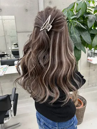 ロング カラー 八代 珠羽のヘアスタイル