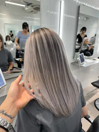 セミロング カラー 断髪刈舞所属・フェード・メッシュ ハイトーン/fumaのヘアスタイル