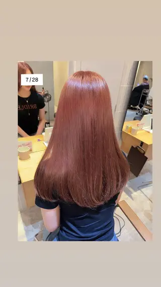 ロング ラフィスヘアードープ所属・レイヤーと透明感の アユカ 髪質改善のヘアスタイル