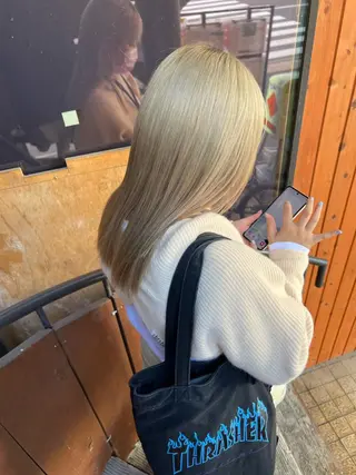 セミロング カラー 垢抜けハイトーン×ブ ロウリストAZUKIのヘアスタイル