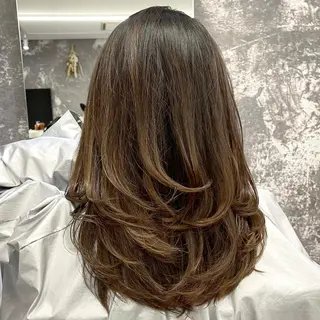ミディアム アンドウ ユウ/ レイヤーカット/韓国のヘアスタイル