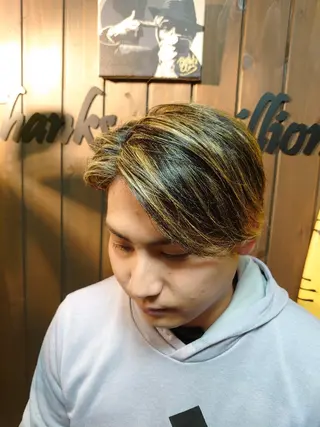 カラー サンフラット所属・岡林 選のヘアスタイル