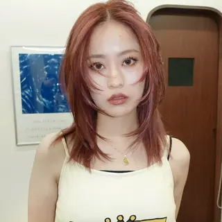 ミディアム カラー ニュアンスレイヤー ハイトーンカラーのヘアスタイル