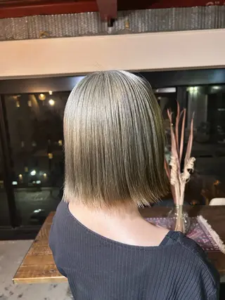 ショート カラー レイヤー/ハイトーン カラー/SHISEIのヘアスタイル