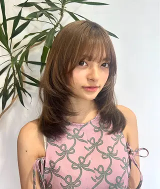 セミロング 🩷愛咲🩷レイヤー /透明感カラーのヘアスタイル