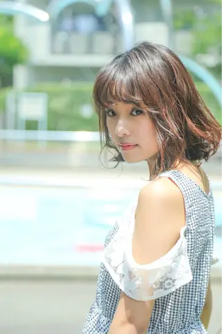 ミディアム オーストヘアージジ所属・TAI透明カラー 柔らかい縮毛矯正のヘアスタイル