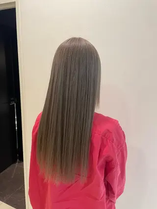 ロング カラー 伊藤 綾のヘアスタイル