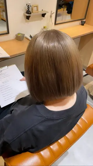 ショート カラー シモダ クルミのヘアスタイル
