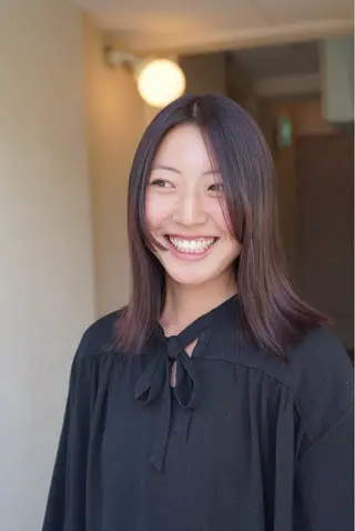 ミディアム Alter所属・. MANAのヘアスタイル