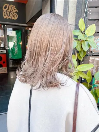 ミディアム カラー ヘアアレンジ ネイル マツエク・マツパ アイブロウ Chic シックのヘアスタイル