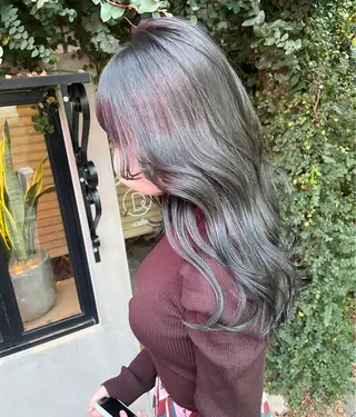 セミロング 白いハイライト🤍 タナカリョウスケのヘアスタイル