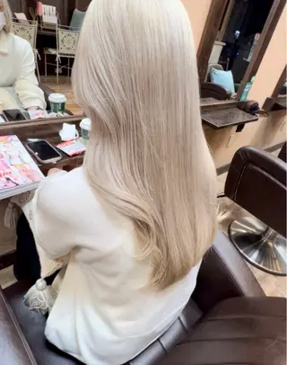 ロング かのブリーチカラー 🎧⛓️🩶のヘアスタイル
