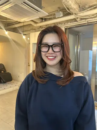 セミロング Maho/海外 レイヤー/ハイトーンのヘアスタイル