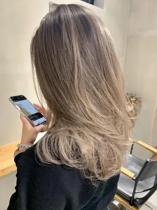 ロング momo 岡崎のヘアスタイル