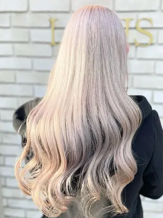 ロング 倉林隆一🐈 ダブルカラー/艶髪のヘアスタイル