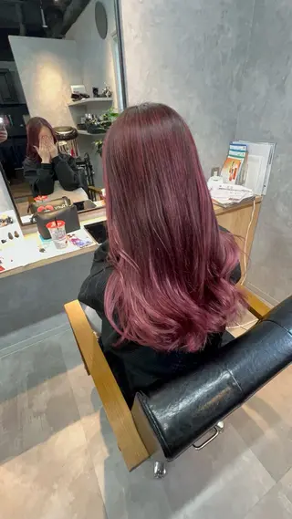 ロング motoトップカラー リスト/ブリーチカラのヘアスタイル