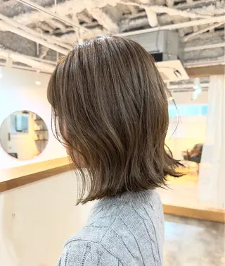 ミディアム カラー TRENCH　相澤 果歩のヘアスタイル