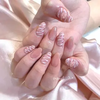 ネイル 𝘙𝘪𝘰𝘯𝘢 ...🕯🤍のネイルデザイン