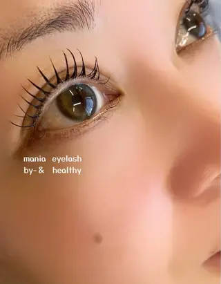 マツエク・マツパ mania eyelash/eyebrows所属・mania isaのマツエク・マツパデザイン