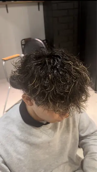 カラー パーマ メンズ メンズサロンガウディ高槻店所属・メンズパーマ 特化こうきのヘアスタイル