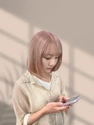 ミディアム カラー くすみミルクティー／ ブラウン🪡TOWAのヘアスタイル