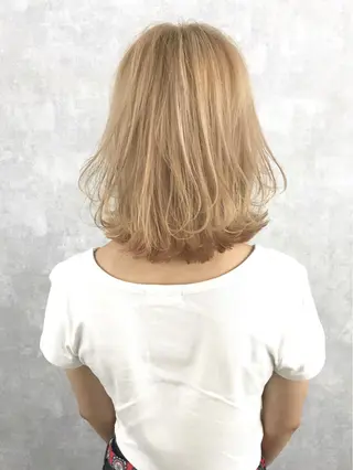 ミディアム カラー TOMOYAレイヤー ブリーチ縮毛矯正のヘアスタイル
