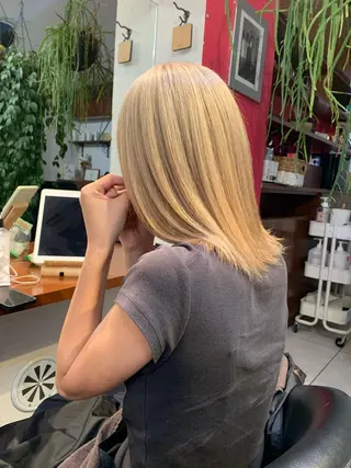 ショート カラー 柔らかブラウン/顔周 りレイヤー♡ユウシのヘアスタイル