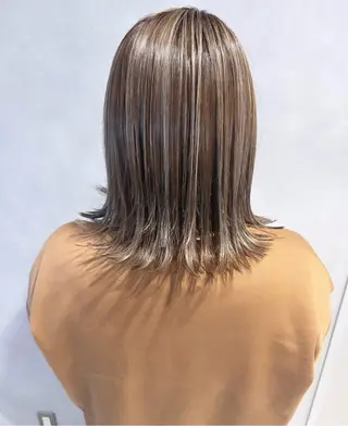 ミディアム カラー 唐澤 千尋のヘアスタイル