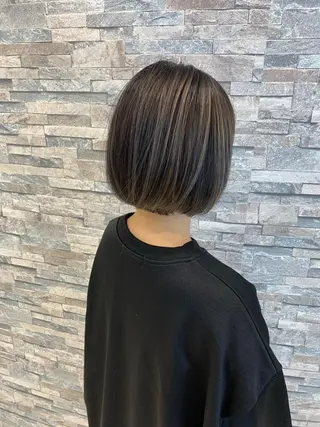 ミディアム graxi'    グラシー所属・ブリーチ/ハイトーン SERINAのヘアスタイル