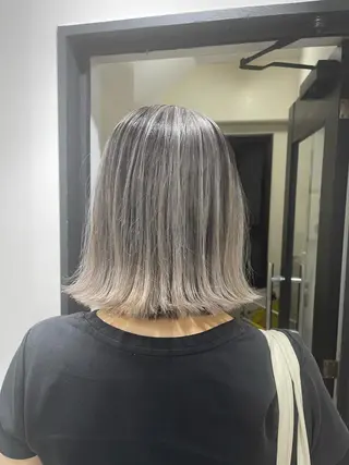 ミディアム カラー FOLK所属・白髪ぼかしハイライト バレイヤージュヤマトのヘアスタイル