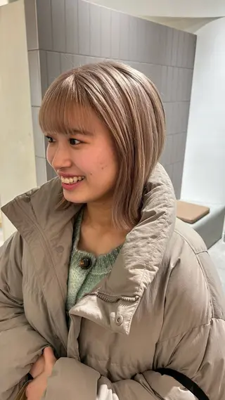 ミディアム カラー オリーブベージュ/ ブリーチなし透明感のヘアスタイル