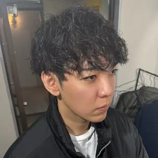 メンズ 表参道フェザーパーマ ニュアンスパーマのヘアスタイル