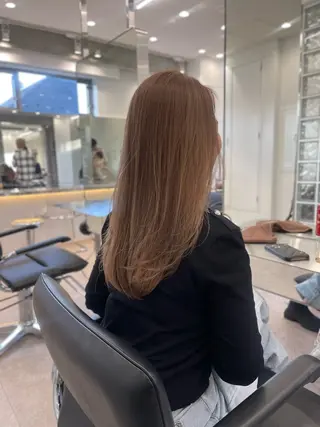 セミロング cinq PROJECT所属・ミルクティーベージュ /三村克彦のヘアスタイル