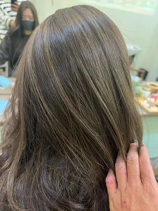 ロング カラー 鶴見 和美のヘアスタイル