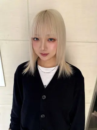 ミディアム カラー ハイトーン/ 縮毛矯正のヘアスタイル