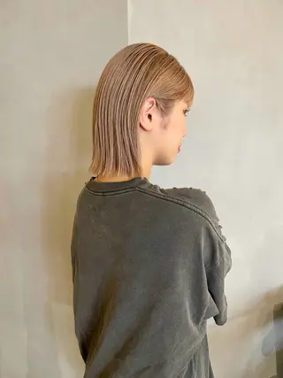 ショート カラー ぱつっとボブ 古家 佑真のヘアスタイル