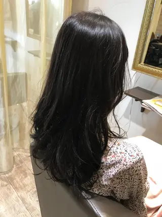 ロング カラー 伊藤 康乃のヘアスタイル