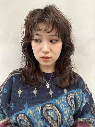セミロング パーマ 瓜谷 亮磨のヘアスタイル