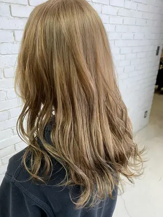 セミロング カラー LUXBE LUCE那覇イオン店所属・LUXBE LUCEのヘアスタイル