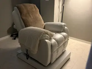 メンズ アイブロウ 韓国肌管理BEAUTY-SALON Teena【ティーナ】ララピール/毛穴/脱毛所属・hiyori 心斎橋眉毛サロンのエステ・リラクイメージ