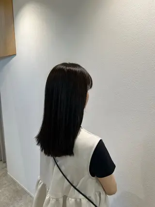 セミロング カラー リムヘアーズボウグループ所属・rim. reinaのヘアスタイル