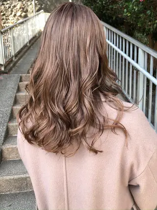 セミロング StellA所属・アートディレクター ワダヒサノリのヘアスタイル