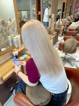 ロング カラー 赤みを押えたカラー➰ ケアブリーチのヘアスタイル