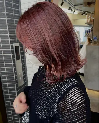 カラー しおり/ 暖色・色味カラー🍒のヘアスタイル