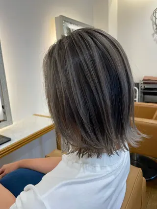 ミディアム ブリーチ毛矯正.髪質 改善.髪にドラマをのヘアスタイル