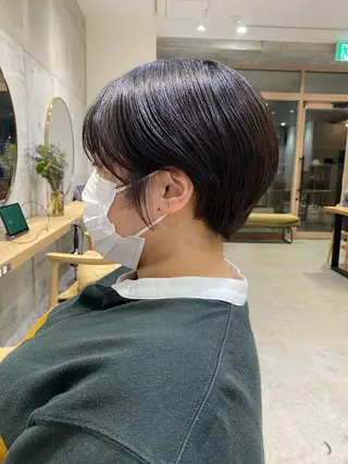 ショート fumi🪞血色感 アップ艶カラーのヘアスタイル