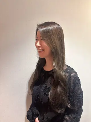 ロング カラー 髪質改善カラー ベージュ🤎YUMEのヘアスタイル