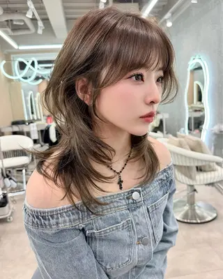 セミロング 吉田 晴香のヘアスタイル