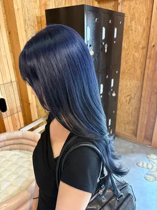 カラー 🪽うるつやカラーく びれレイヤーchiaのヘアスタイル
