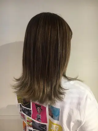ミディアム カラー 野崎 ひかりのヘアスタイル